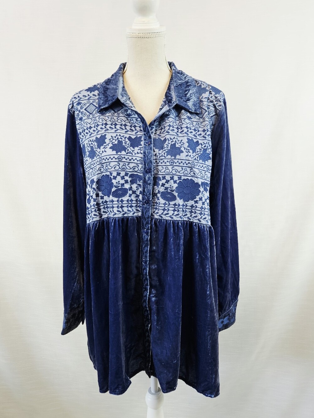 Soft Surroundings Plus Size Crushed Velvet Floral Embroidered Tunic 1X - Picture 4 of 14